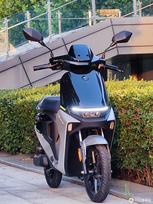 九号公司推出猎户座D SPECIAL EDITION电动摩托车：高性能与智能功能的结合