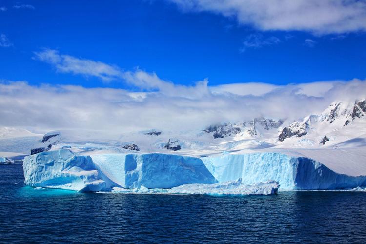 南极洲冰架在过去25年里显著减少：欧洲航天局发布新研究报告