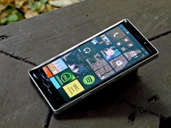 新老奥利奥对比：Lumia830与Lumia1020外观、屏幕大揭秘