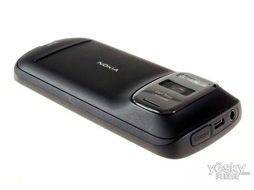 诺基亚808：搭载Symbian Belle的经典智能手机
