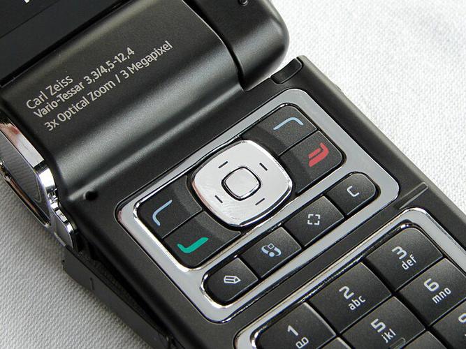 诺基亚N93：经典智能手机的回忆与现代功能的差距