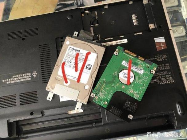 三星Samsung笔记本530U4系列升级指南：从拆机到硬盘内存升级的详解
