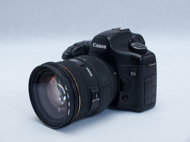 专业相机选购指南：兼顾拍照和录像的8款相机推荐